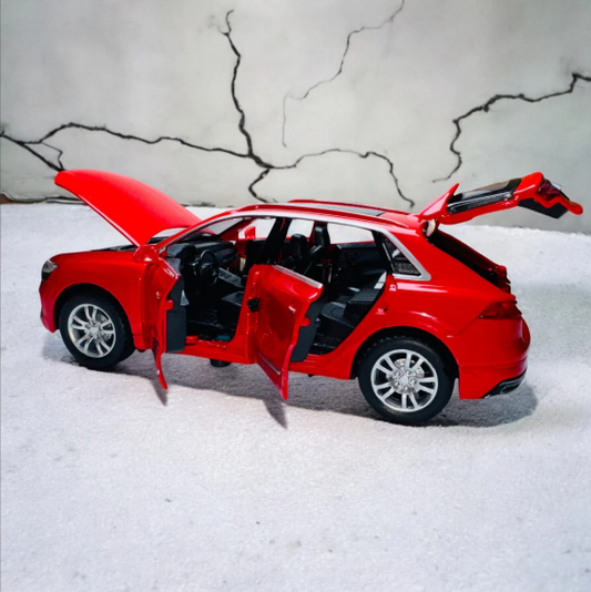 1:24 Audi Q8 Die-Cast Alloy Model Car with Lights & Sound